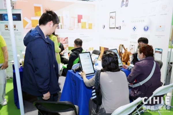 北京健康展現(xiàn)場(chǎng)體驗(yàn)中2.jpg 北京健康展現(xiàn)場(chǎng)體驗(yàn)中2.jpg