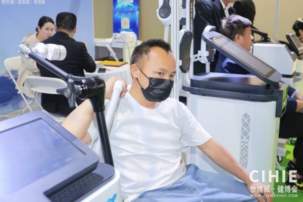 北京健康展現(xiàn)場(chǎng)體驗(yàn)中6.jpg 北京健康展現(xiàn)場(chǎng)體驗(yàn)中6.jpg